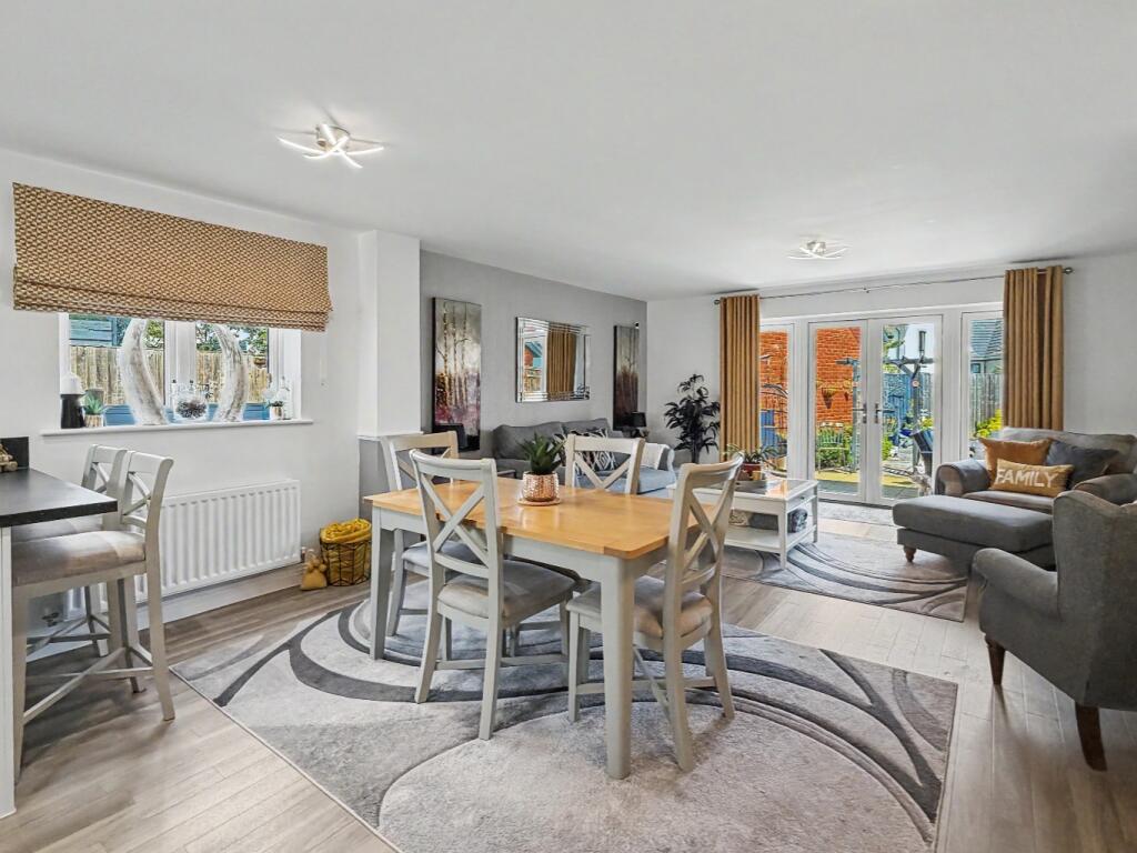 3 Fotheringhay Close, Daventry, NN11 2AG - View 6