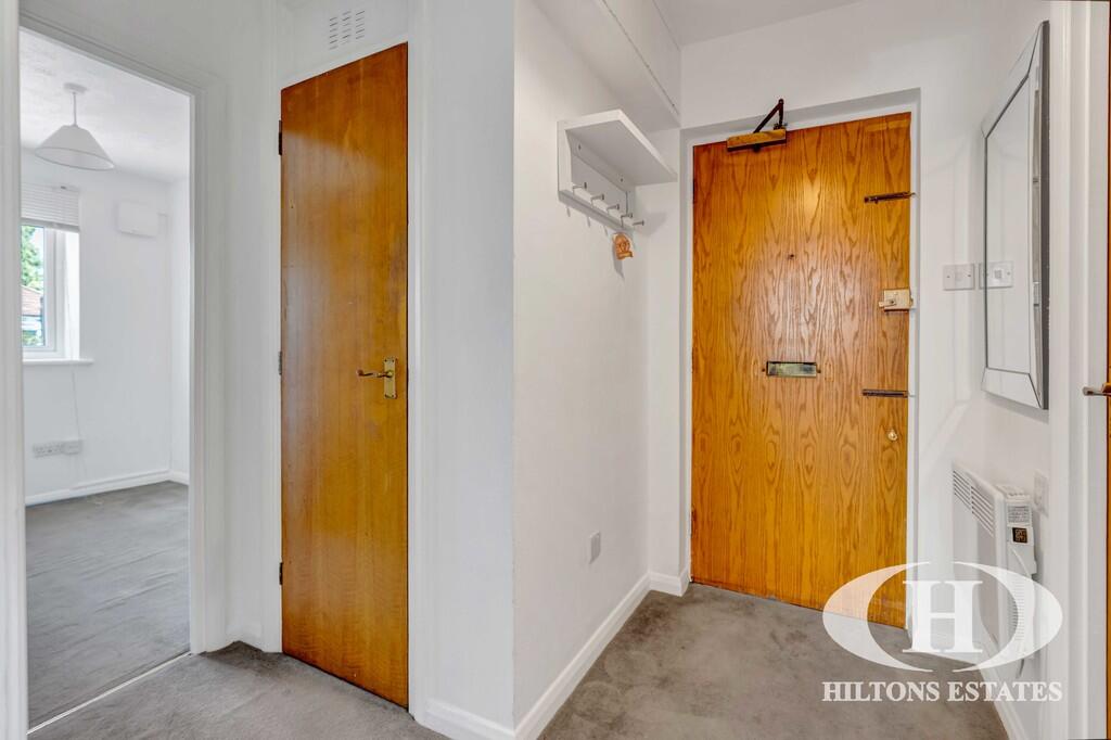 Apartment in Southall - View 4