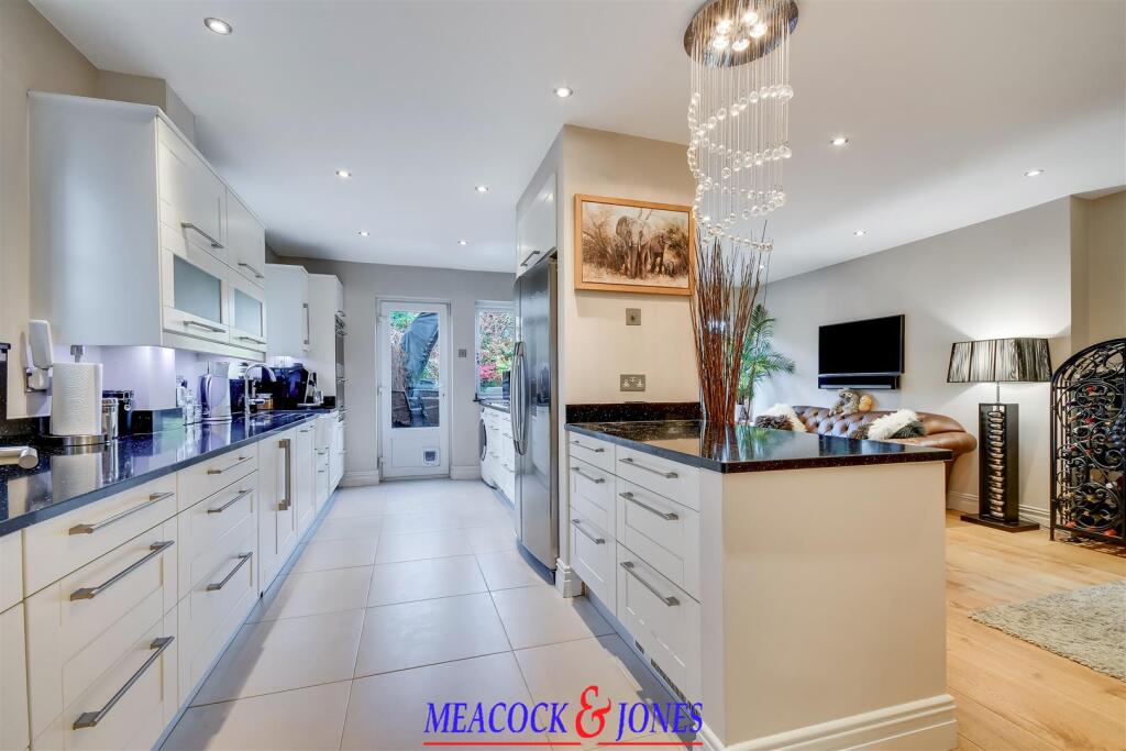 Hunter Avenue, Shenfield photo 3
