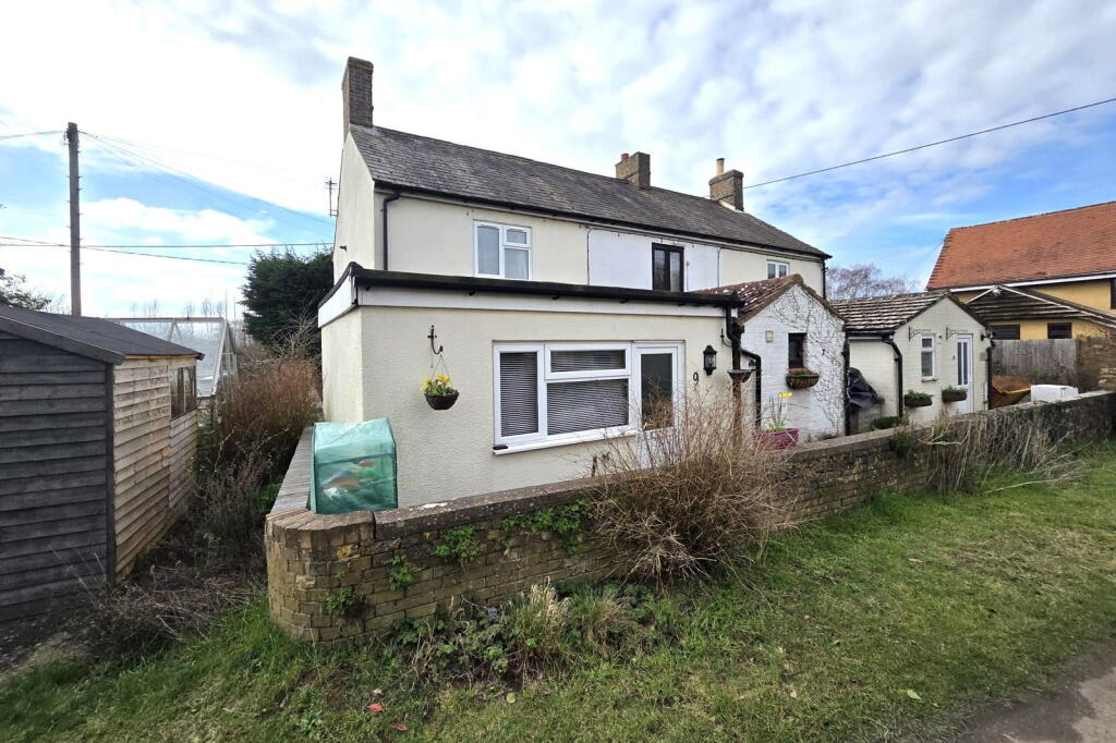 Main image of property: The Cinques, Gamlingay SG19 3NU