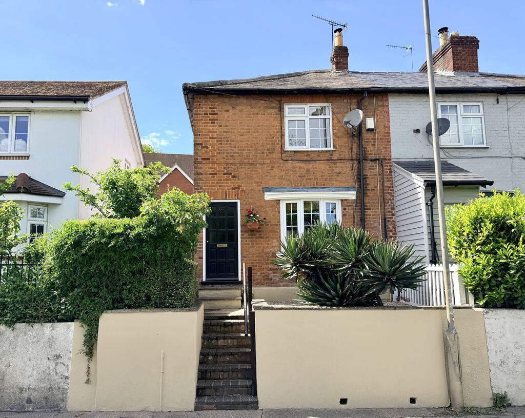 Main image of property: Wooburn Green - Beautiful Spacious Cottage 