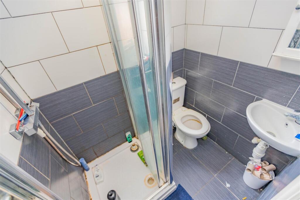6 bedroom house for rent