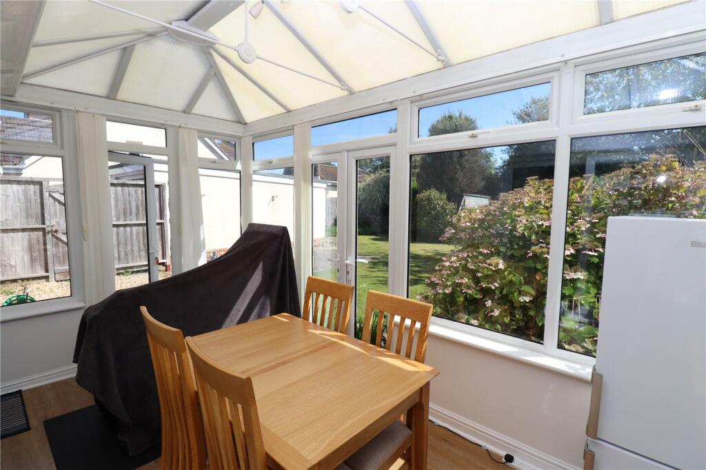 Durland Close, New Milton, Hampshire, BH25 photo 3