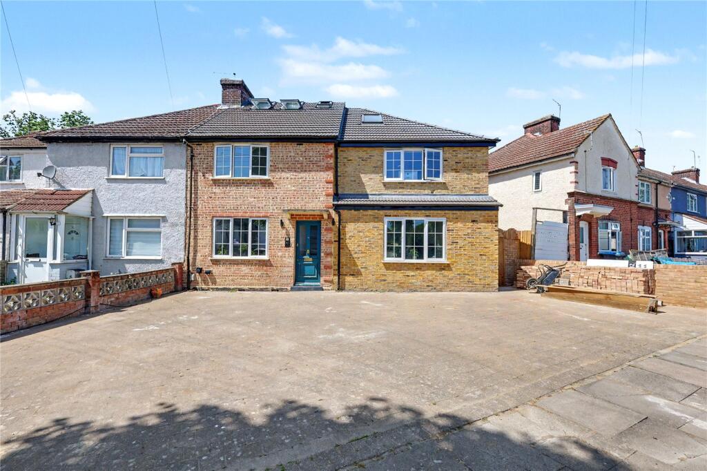 Main image of property: Broadfield Square, Enfield, EN1