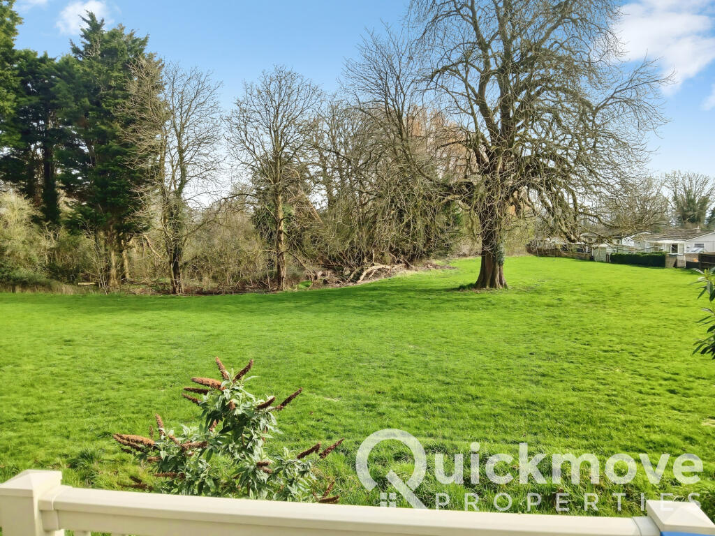 Swindon, Wiltshire, SN25 photo 2