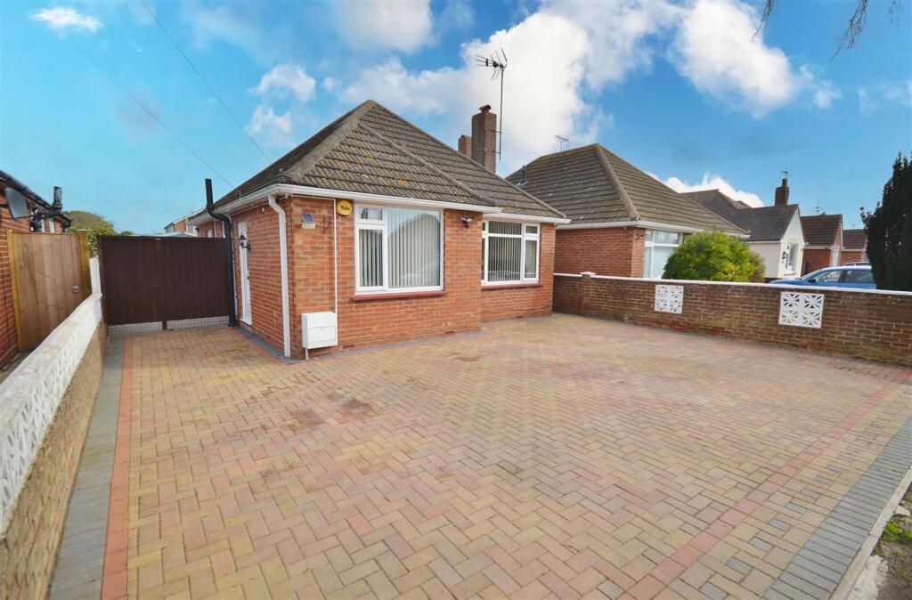 2-bed detached on Marlowe Road, Clacton-On-Sea, Essex, £250,000