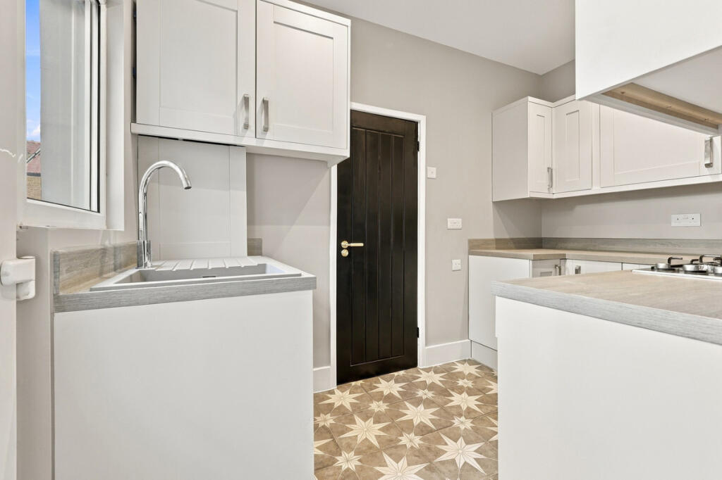 Apartment in Southend-on-Sea - View 5