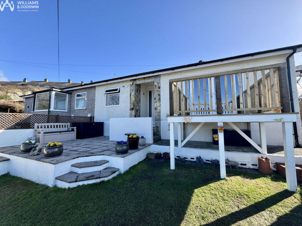 3-bed bungalow on Lligwy Bungalows, Holyhead, Anglesey, LL65, £165,000