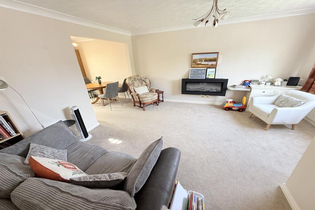 Timberscombe Gardens, Woolston, WA1 4LT photo 4