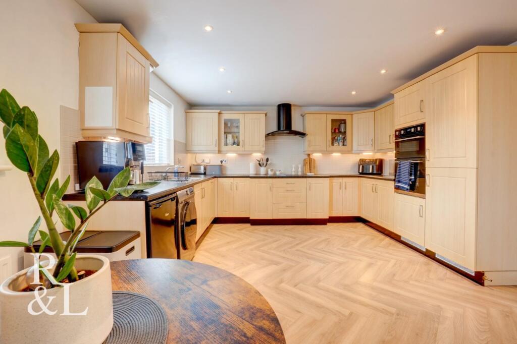 House in South Derbyshire, Coton Park - View 4