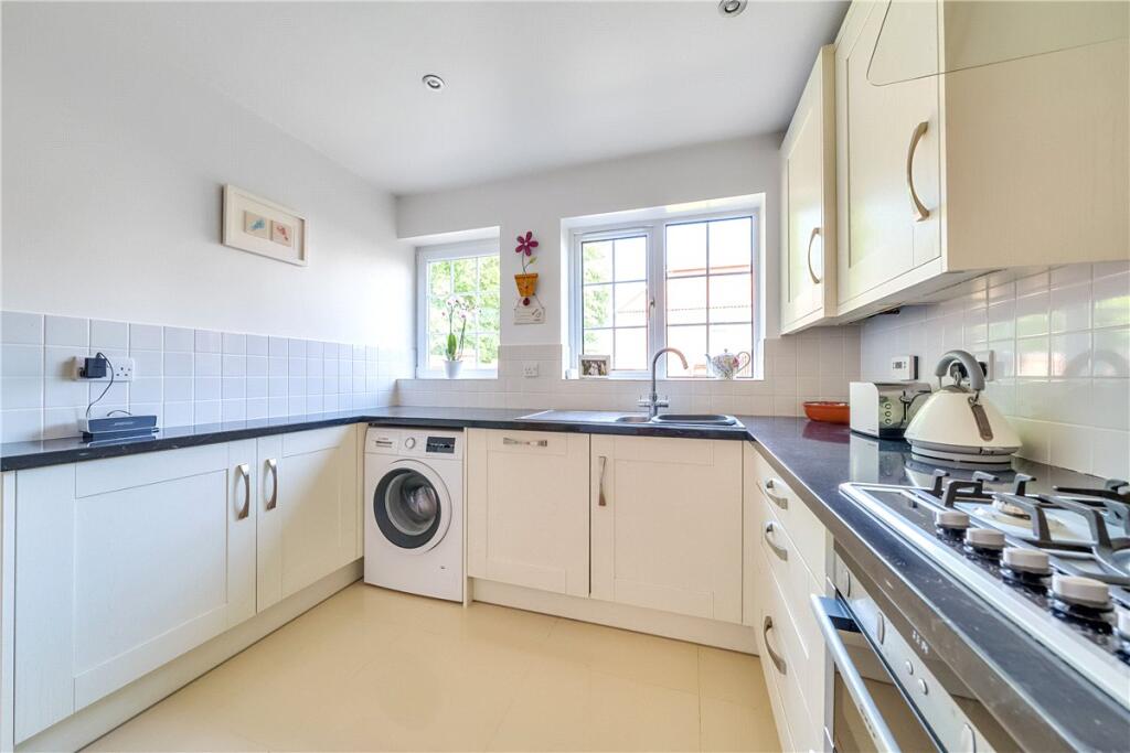 House in Basingstoke and Deane, Bere Hill, Whitchurch - View 2