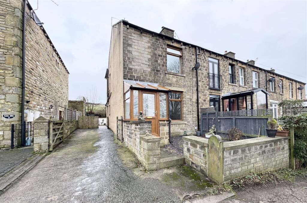 Main image of property: Hallas Road, Kirkburton, Huddersfield HD8 0QF