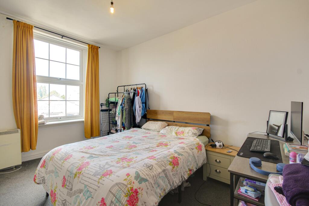 Apartment in Gloucester - View 5