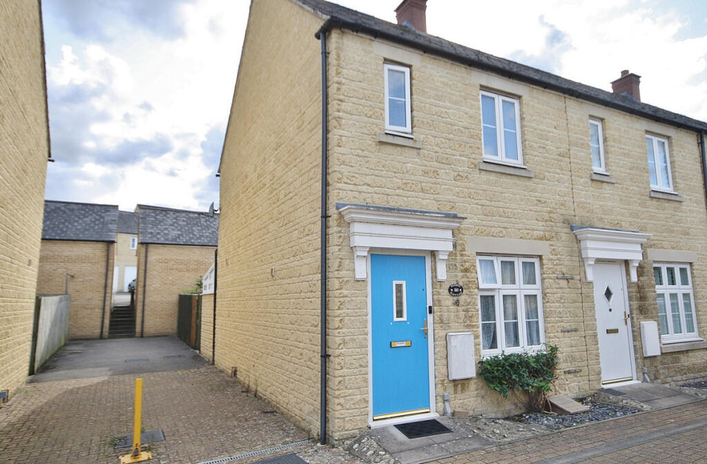 2-bed terraced on Bathing Place Lane, Witney, OX28, £299,950