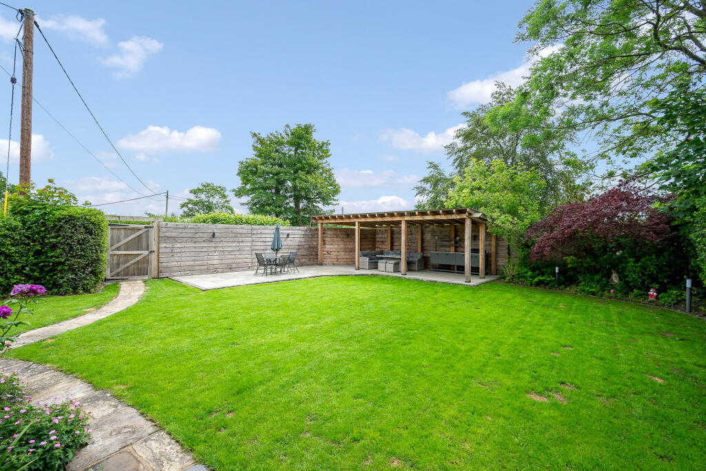 Tall Trees, Beehive Lane, Moulton, CW9 8NT photo 4
