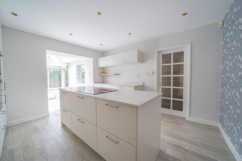 Ashlawn Crescent, Solihull, B91 photo 3