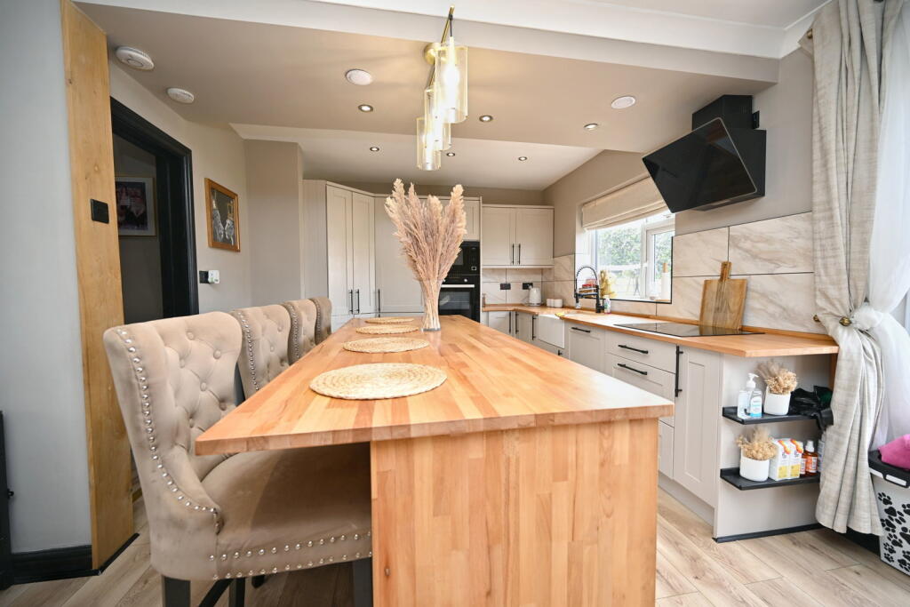 House in Rotherham, Brampton Bierlow - View 5