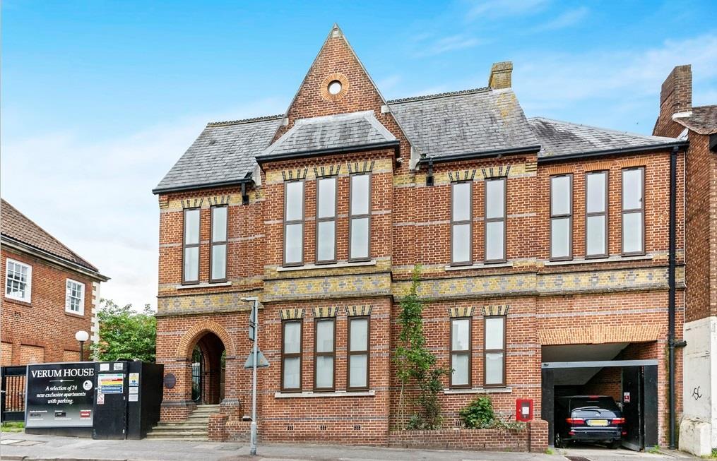 Main image of property: 19 New Street, BASINGSTOKE