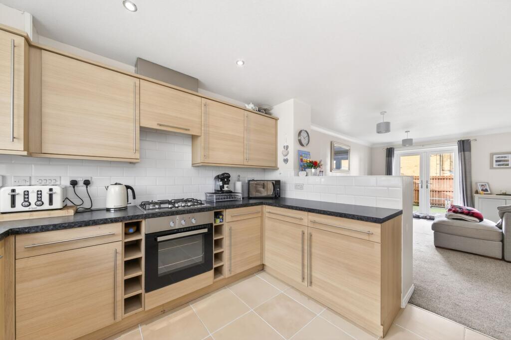 Greenlea Court, Huddersfield, HD5 photo 3
