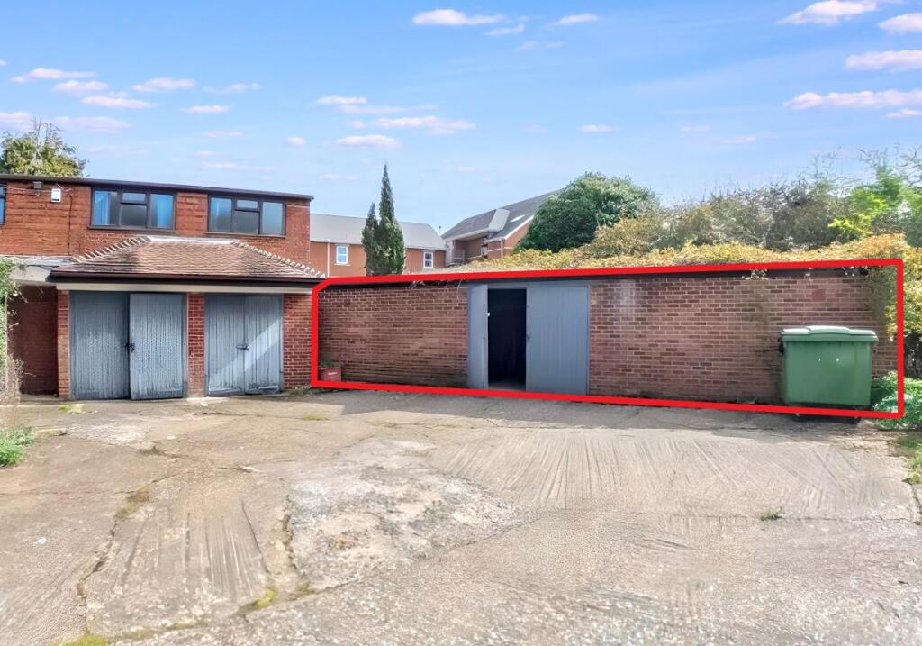 Main image of property: 96 Addison Road, Reading, Berkshire, RG1 8EG