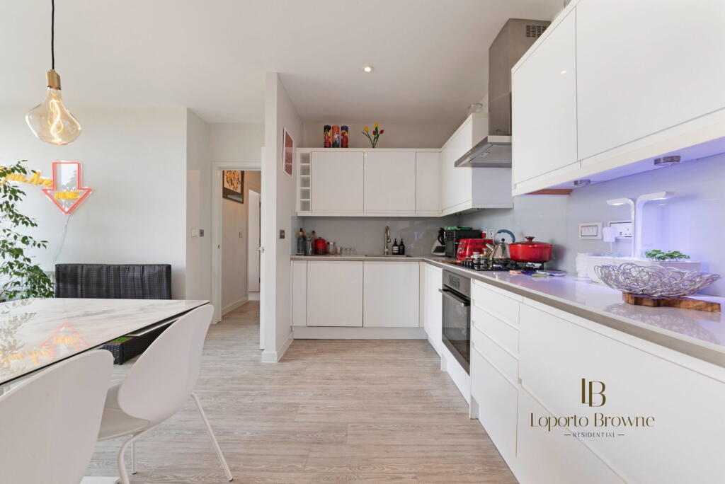 Apartment in London, Queen's Park - View 3