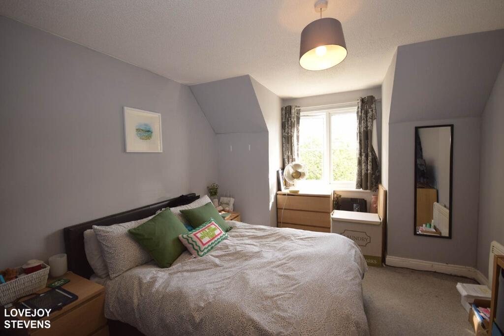Harbury Court, Newbury, RG14 photo 4