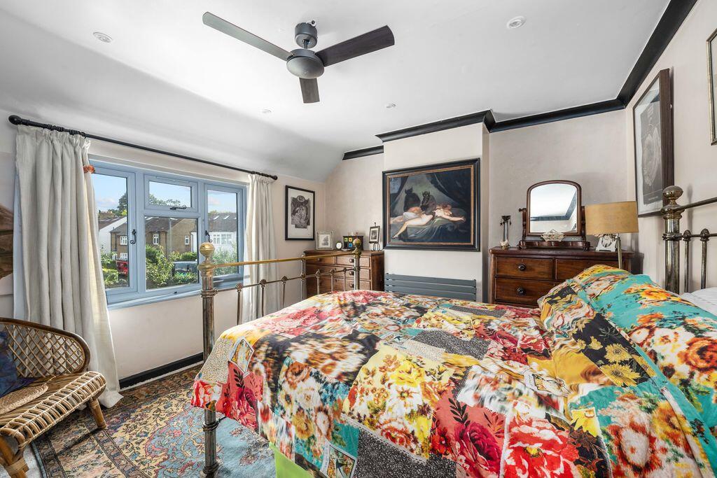 House in Kingston upon Thames - More