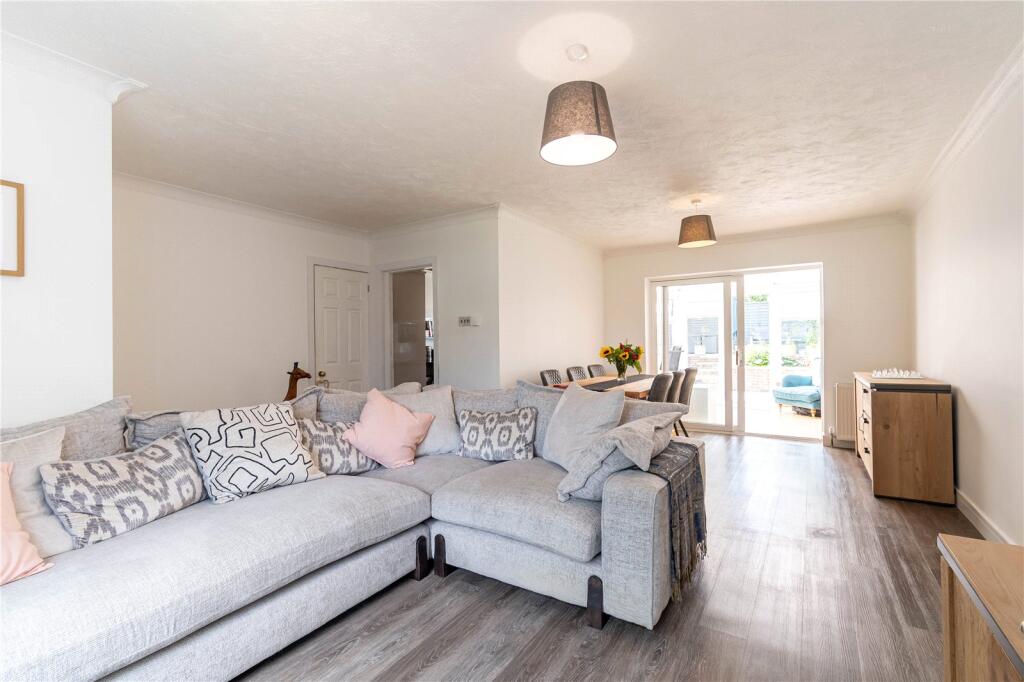 Bunkers Hill, Newbury, Berkshire, RG14 photo 4