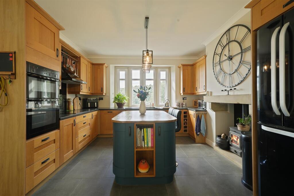 House in Barnsley, Finkle Street, Wortley - View 3