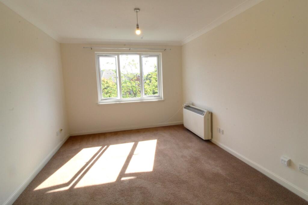 Apartment in St Albans - View 5