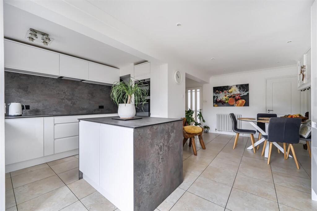 House in Slough - View 4