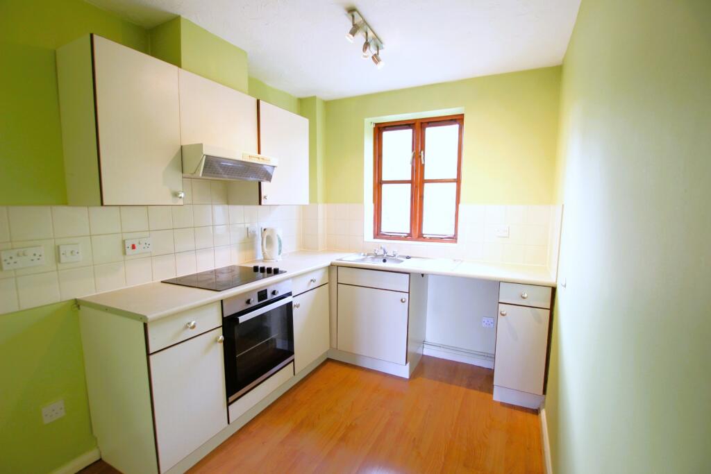 42, Vetch Field Avenue, Lyppard Bourne, Worcester, WR4 0PA photo 2