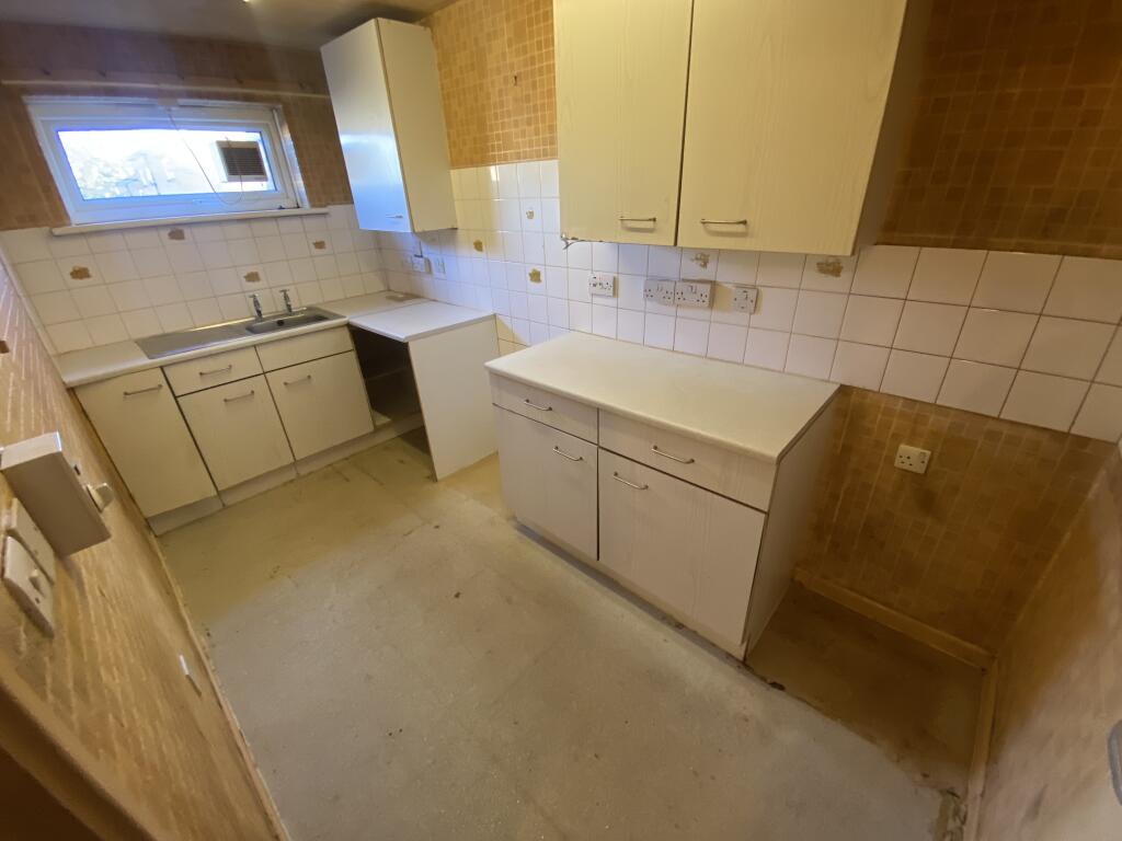 84 Spring Edge, Halifax, West Yorkshire HX1 3BD photo 3