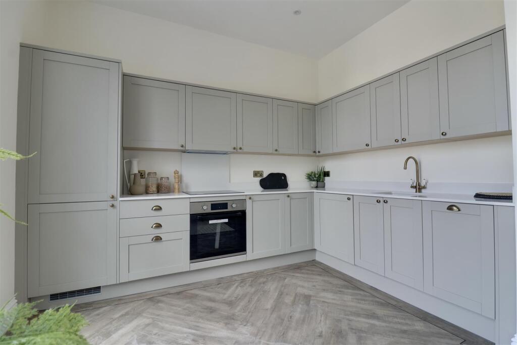 Apartment in Portsmouth, Southsea - View 5