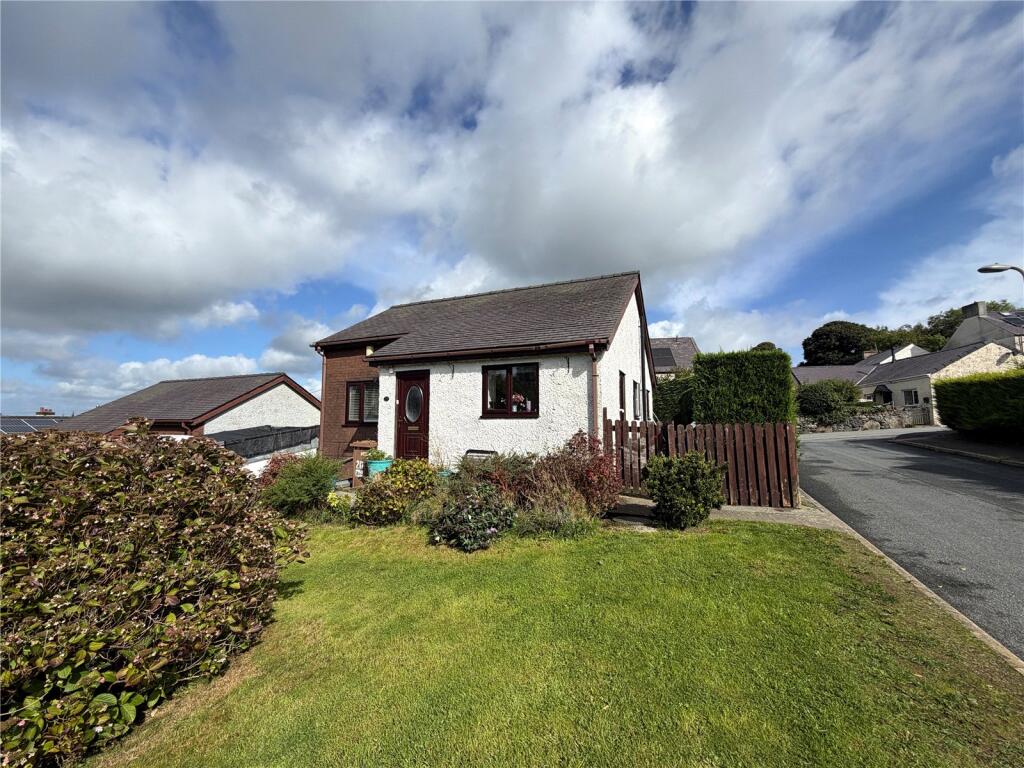 Main image of property: Bron Y Waun, Rhiwlas, Bangor, Gwynedd, LL57