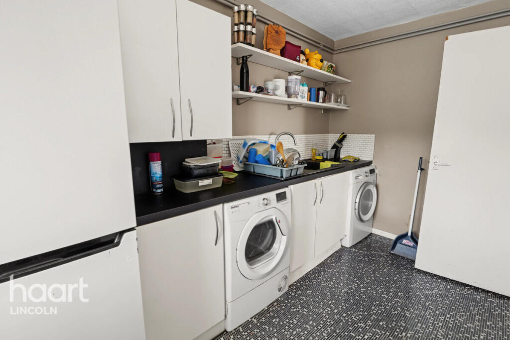 Camwood Crescent, Lincoln photo 4