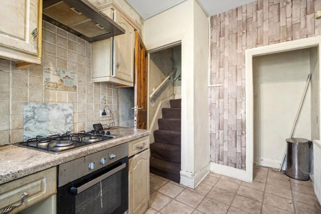 House in Bradford, Beldon Hill, Wibsey - View 5