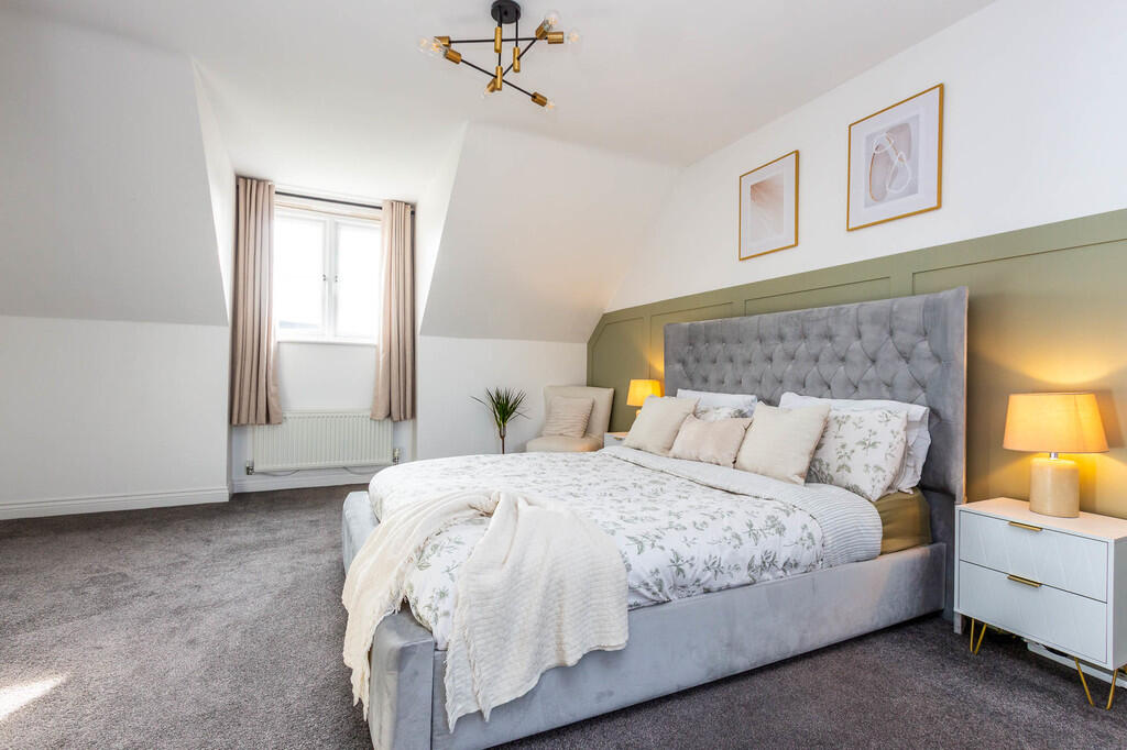 House in Rushden, North Northamptonshire - More