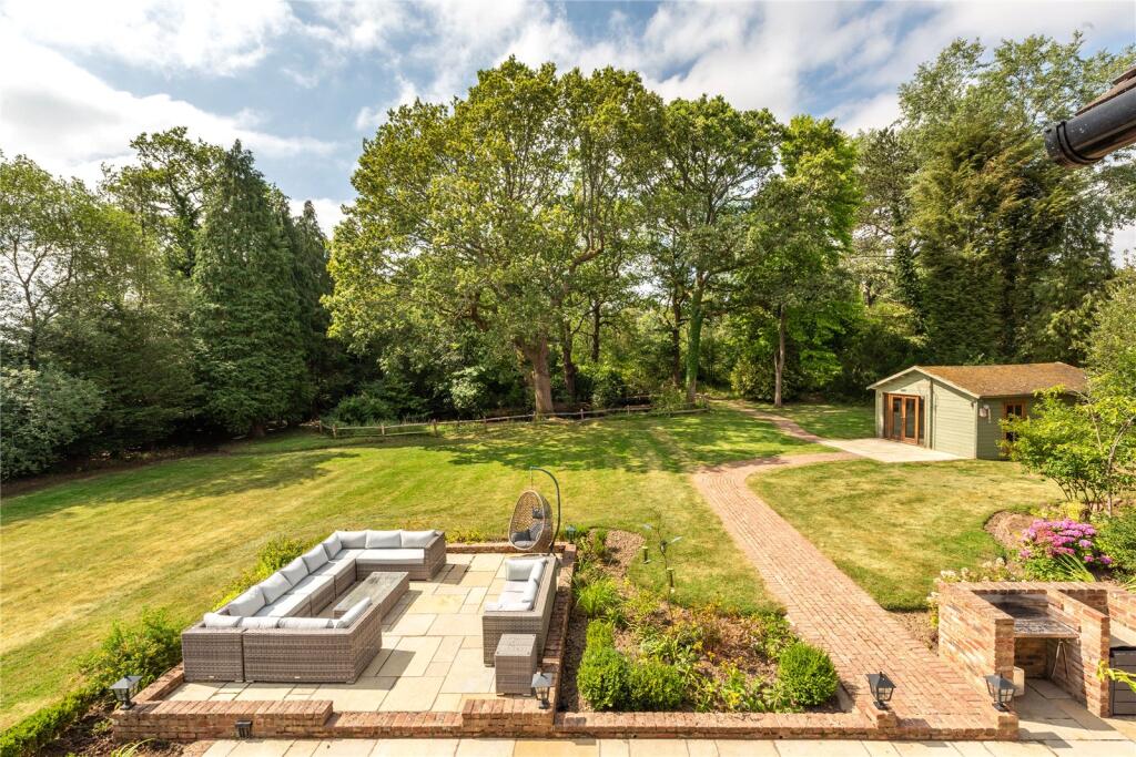 House in Redhill - View 4
