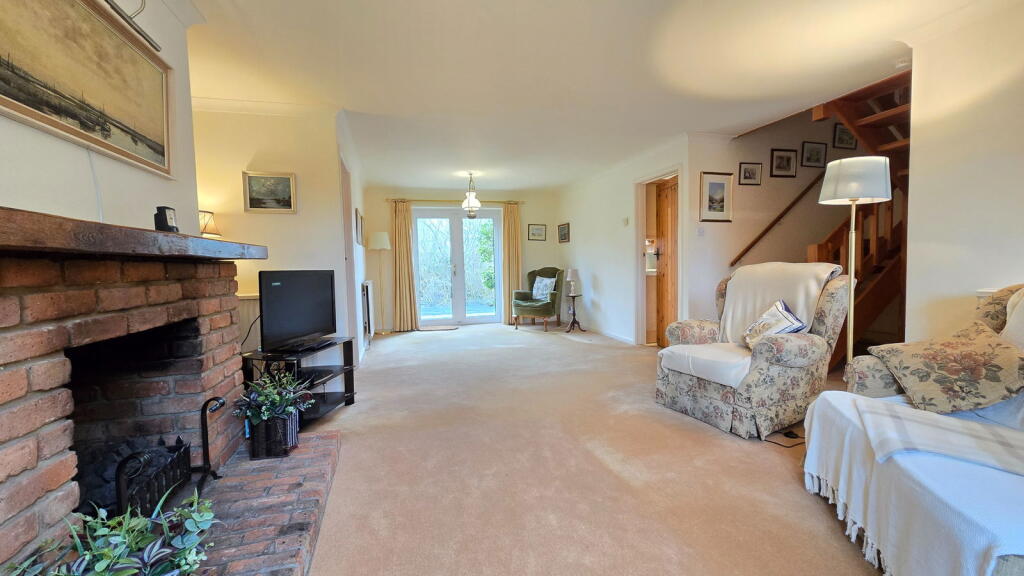 3-bed terraced on Chamberhouse Mill Lane, Thatcham, RG19 4NZ, £520,000
