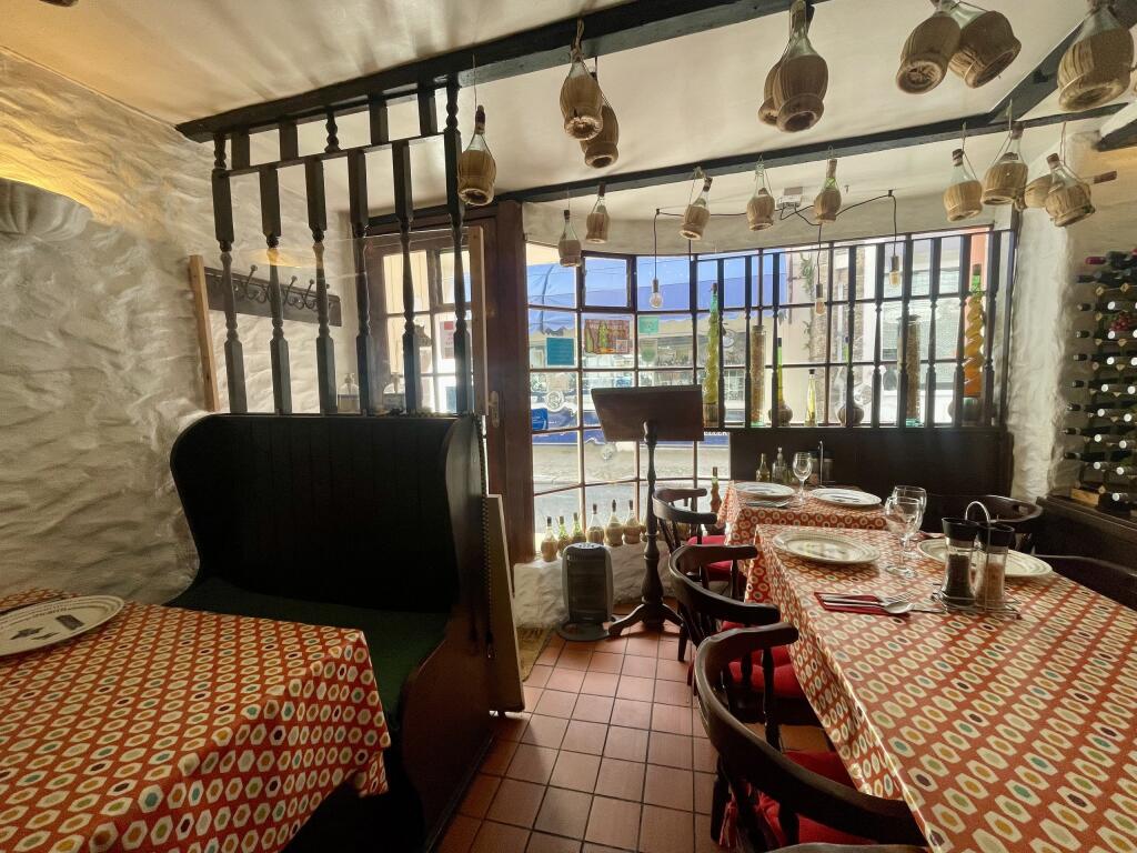 Papa Nino, Higher Market Street, East Looe, Cornwall photo 2