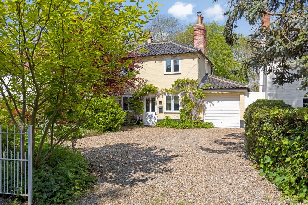 Detached Victorian Cottage in Brooke - View 2