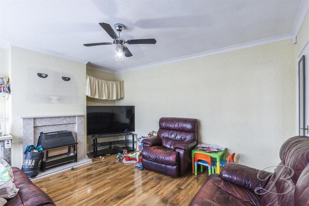 Belmont Close, Hucknall, Nottingham photo 3