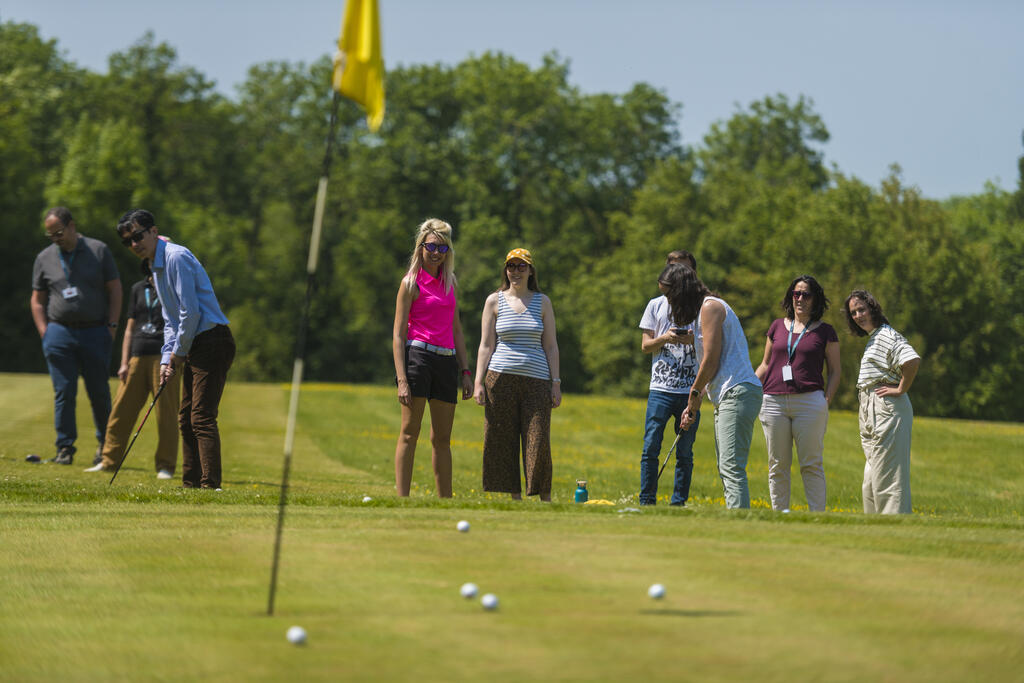 7 Hole on-park golf course. 7 Hole on-park golf course.