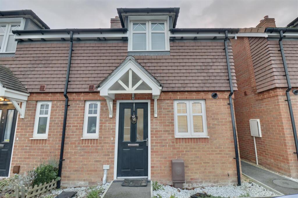 2-bed terraced on Enderlie Close, Emsworth, £97,500