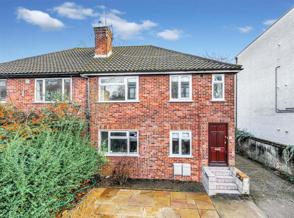 Apartment in London, Brondesbury Park, Brondesbury - View 2