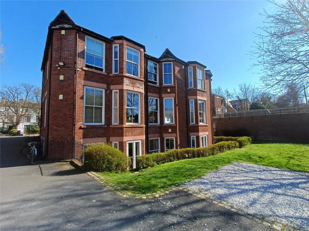 2-bed flat on Parkfield Road, Aigburth, Liverpool, Merseyside, L17, £200,000