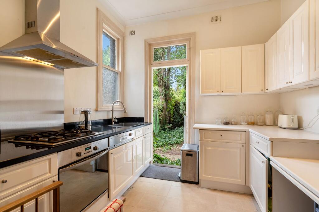 Apartment in Sutton - View 5