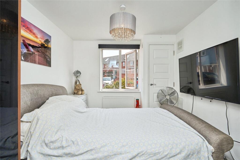 Apartment in East Cowes, Osborne - View 4