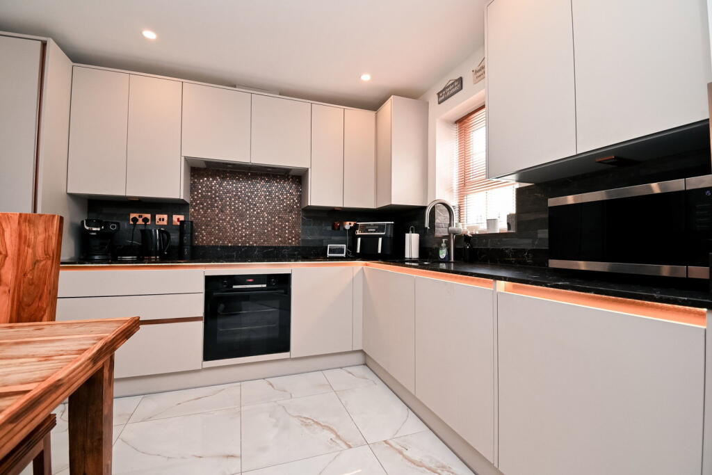 Woodbourn Gardens, Wombwell, Barnsley, S73 8FJ - View 5